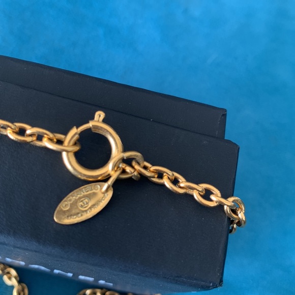 Authentic 16” Chanel Gold Vintage Necklace - Picture 3 of 9